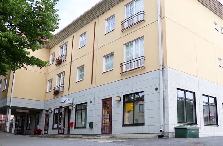 Kerrostaloon uudet Pihla ikkunat ja parvekeovet