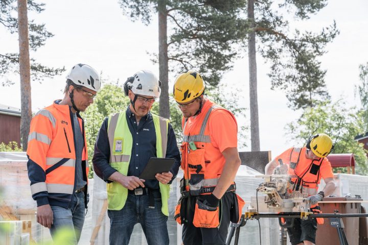 Miten taloyhtiön ikkunaremonttiprojektin vaivattomuudesta voidaan varmistua?