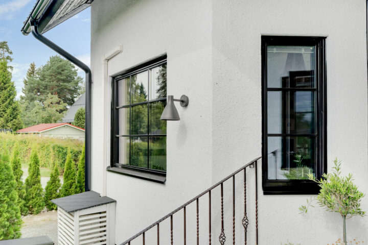 Energiatehokkaat mustat ristikkoikkunat