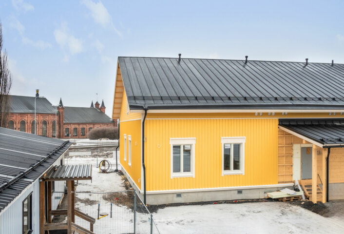 Koulun ikkunat valmistettiin kierrätetystä alumiinista