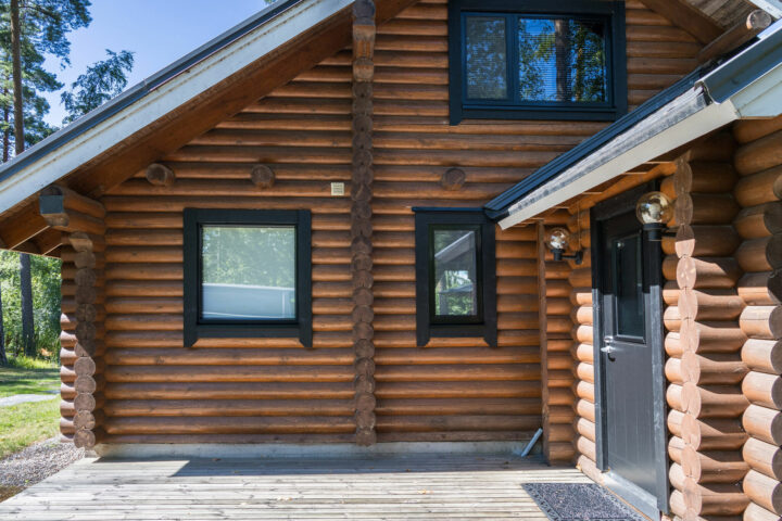 Uudet mustat Pihlat Raimo Helmisen mökille