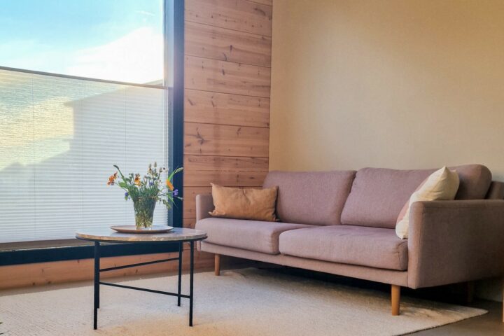 Ikkunoista kehykset uudisrakennuksen sisustukselle