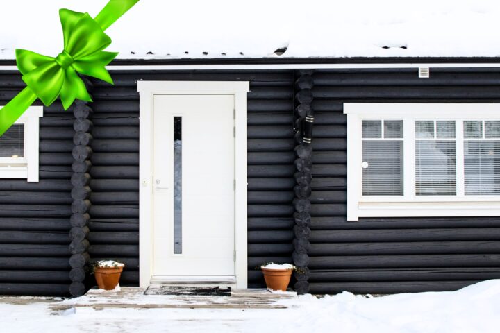 Joulukuun oviarvonnan voitto Tiinalle Kangasalle!