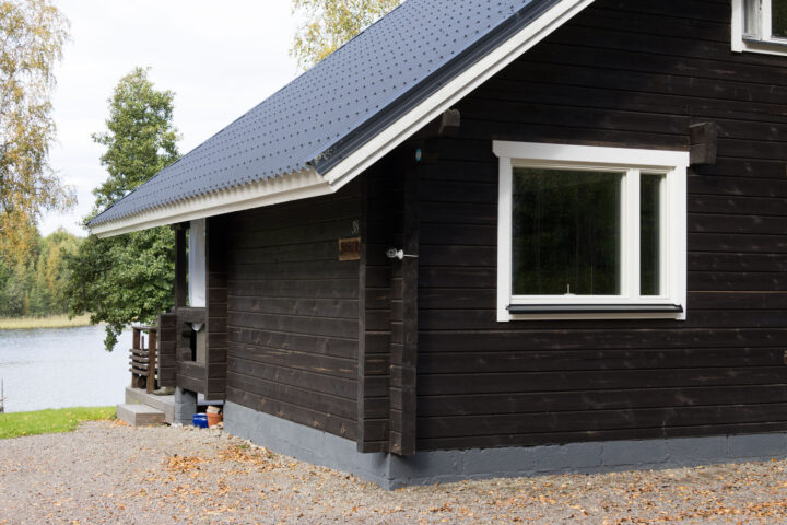 Ikkunaremontilla lisää valoa ja lämpöä hirsimökkiin